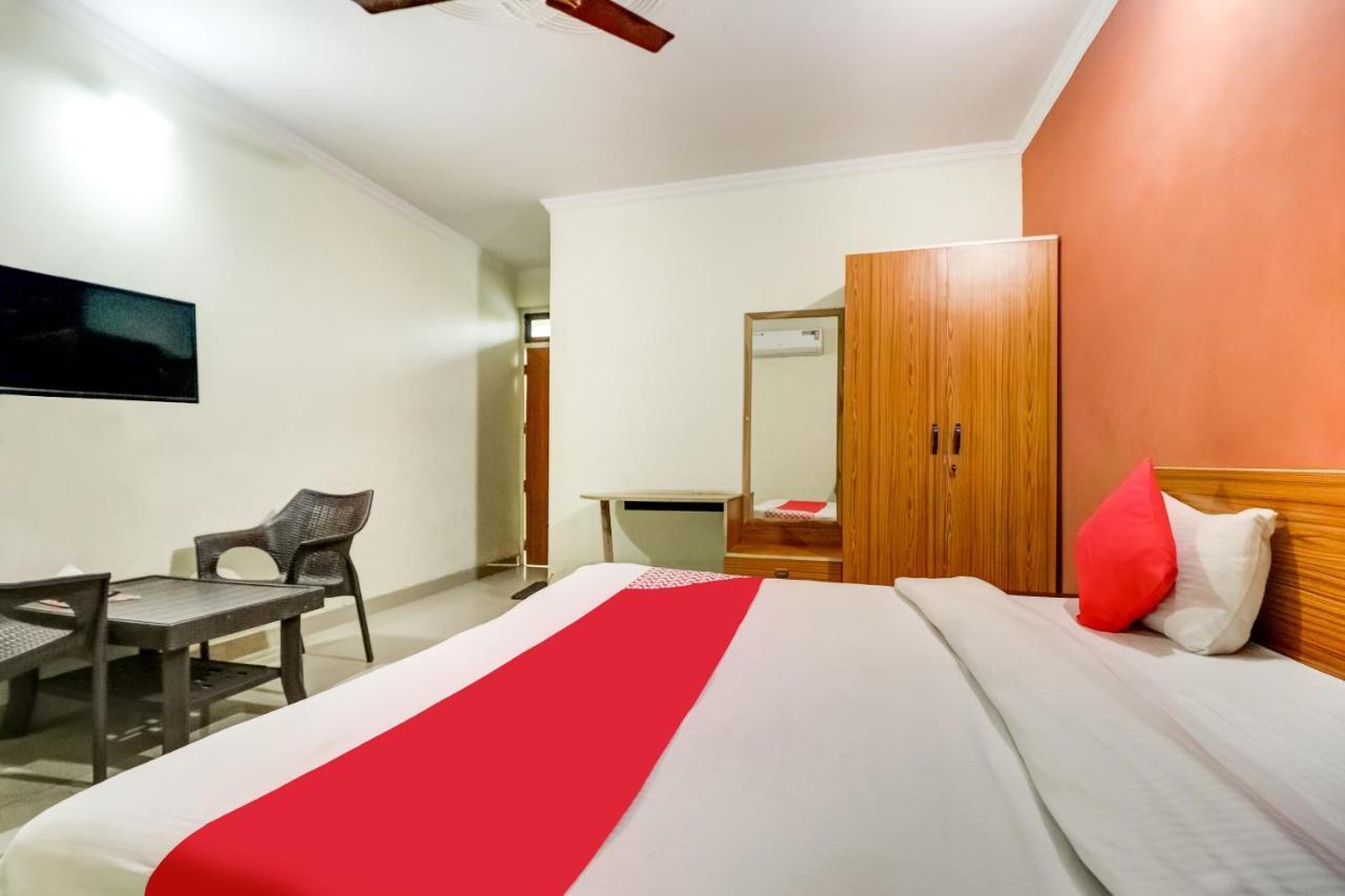 Oyo Hotel R K Residency Gurgaon Exteriör bild